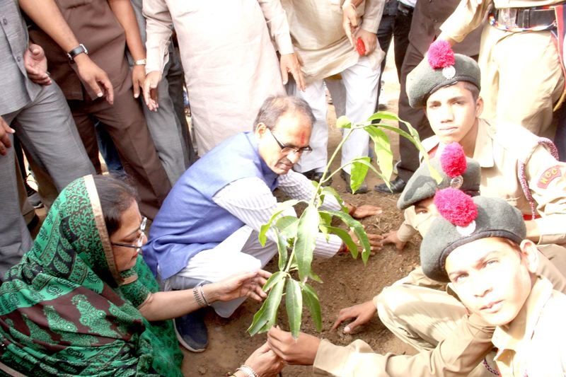 Vrakshya Bachenge to Jeevan Bachega-CM Chouhan