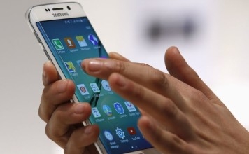  Smartphone app to help colour blind students conduct lab experiments 
