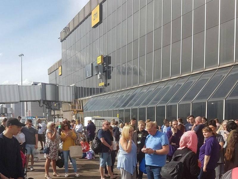  Manchester airport evacuated over suspicious bag 
