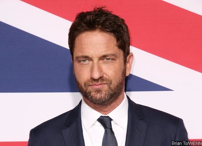  Gerard Butler gets rejected by young woman 