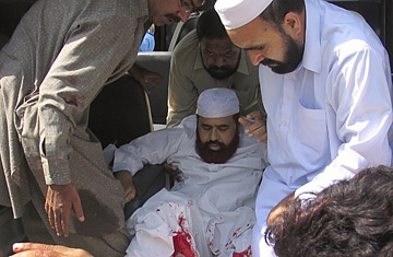  Pakistan minister survives militant attack 