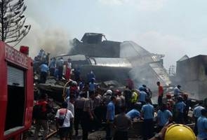  Five die in Indonesia plane crash 