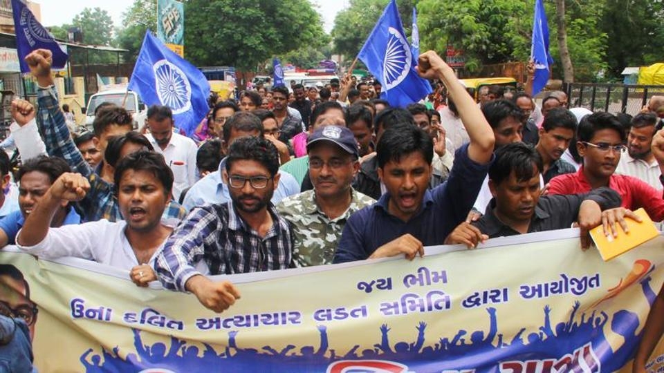  100 Gujarat Dalits embrace Buddhism 