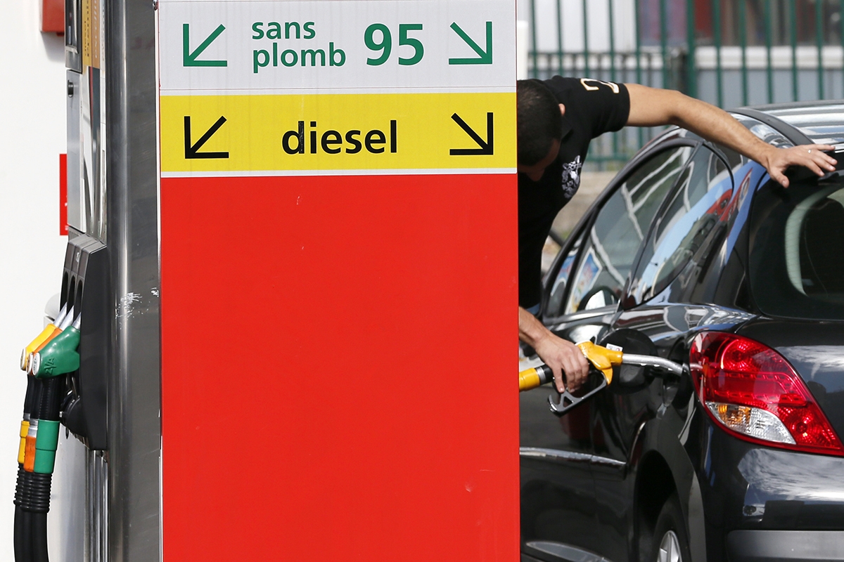  France to ban petrol, diesel cars by 2040 