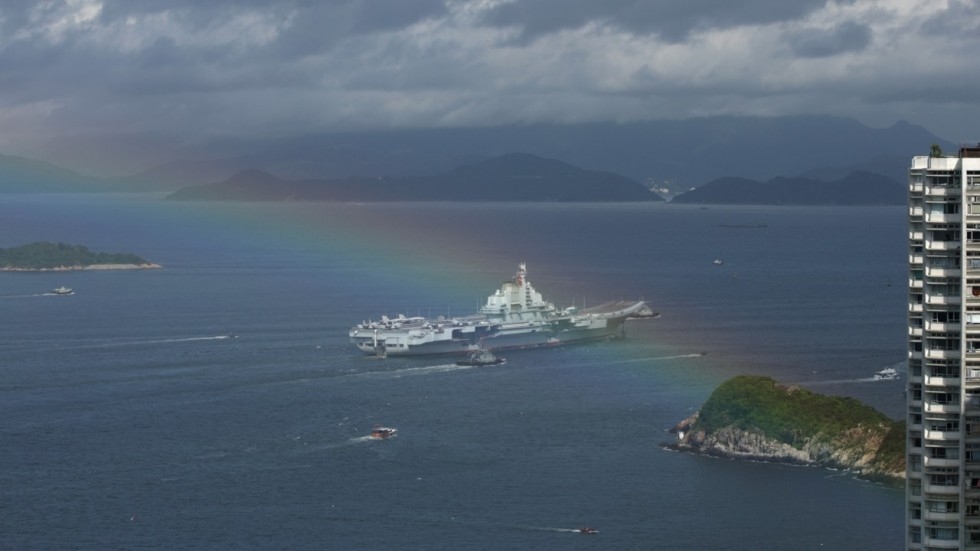  Chinese aircraft carrier arrives in Hong Kong 