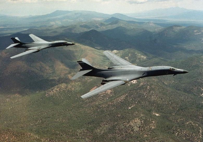  US bombers fly over South China Sea 