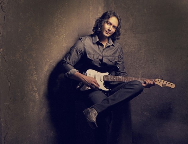  Canadian singer Nofel Izz to foray in Bollywood 