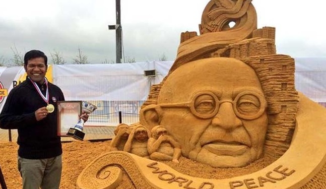 Sand Artist Sudarsan shows his rage against the terrorist attack on  Amarnath Yatra  Pilgrims!