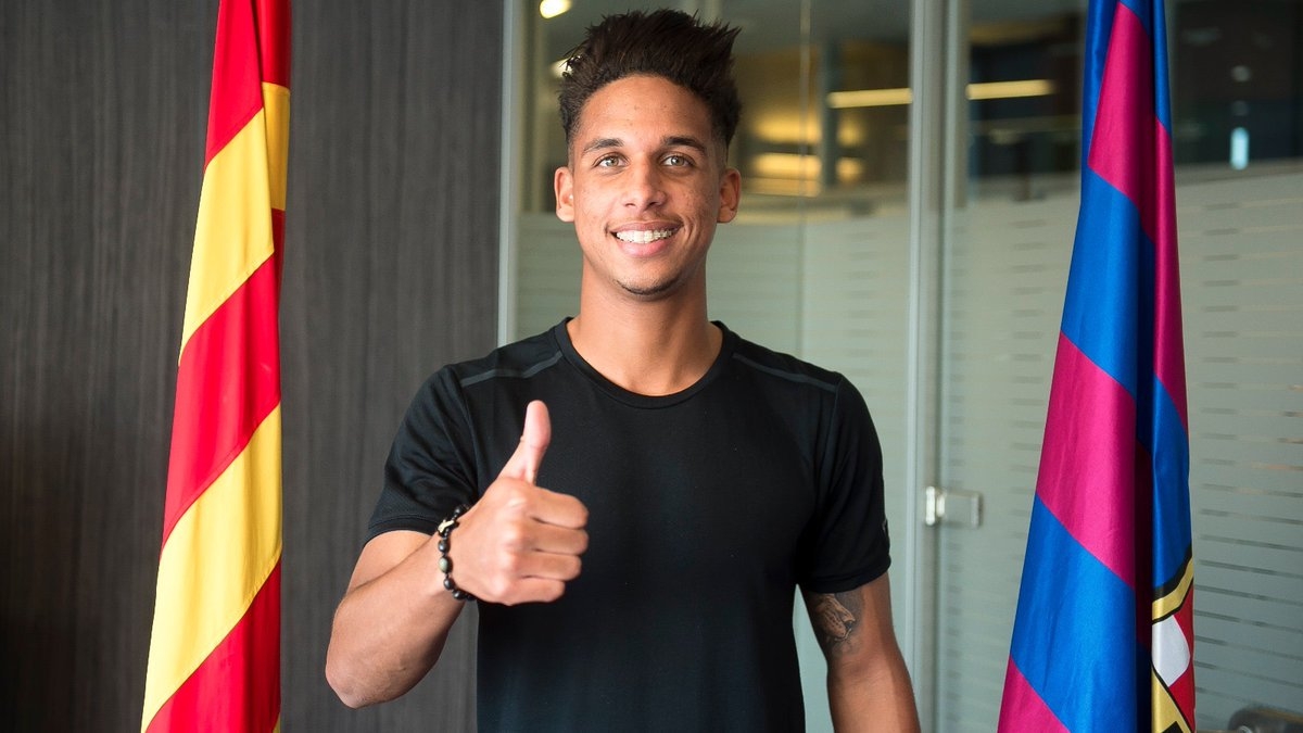  Barcelona sign loan deal for Brazil midfielder 