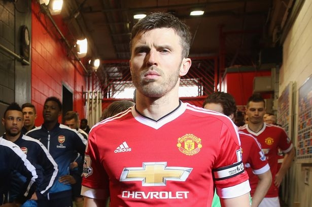  Manchester United appoint Carrick as captain 