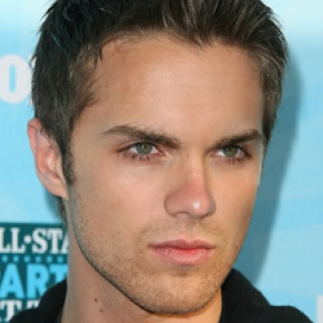  Thomas Dekker comes out as gay in heartfelt post 