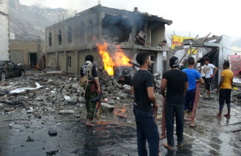  8 killed in car bomb targeting military base in Yemen 