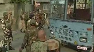 Two militants die in Kashmir infiltration bid 