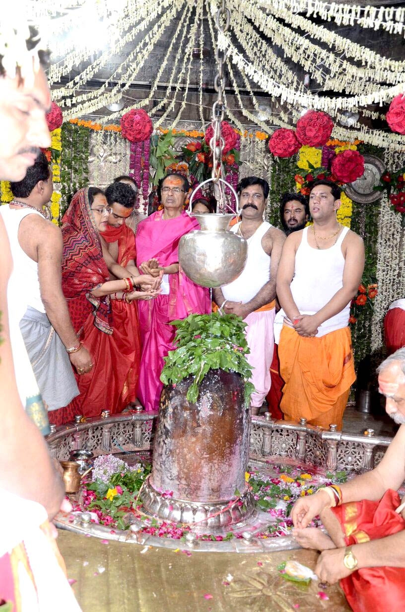 CM Chouhan Performs Abhishek and Pooja-Archana of Lord Mahakaal