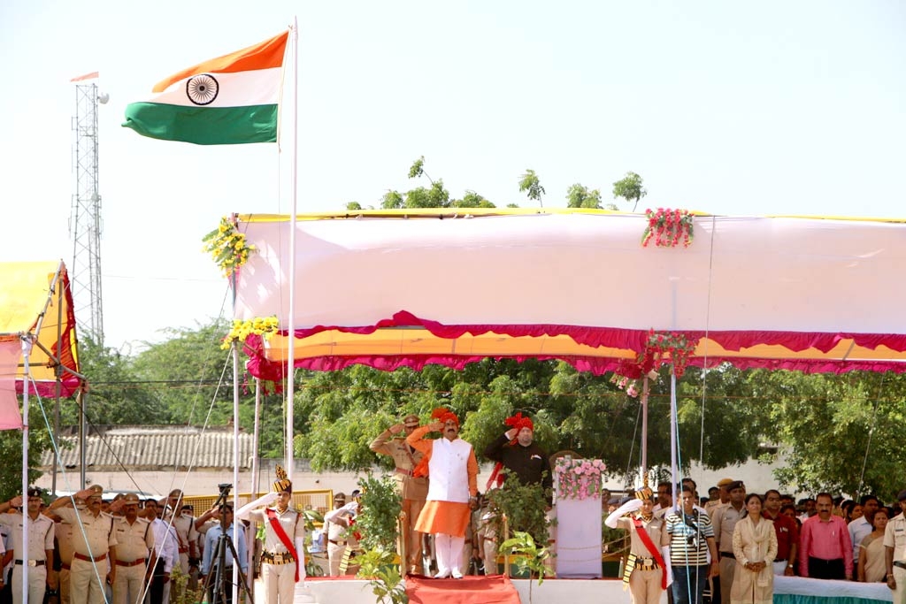 PR Minister Dr. Mishra hoists flat at Datia