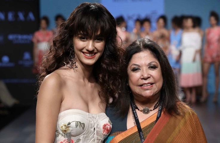 Disha Patni Sizzles as the show stopper for label Ritu Kumar!