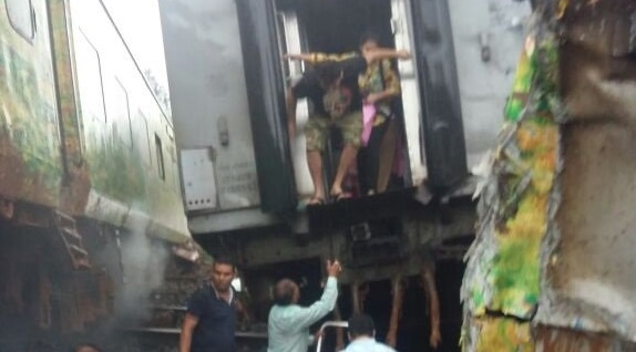  Nagpur-Mumbai Duronto Express derails 