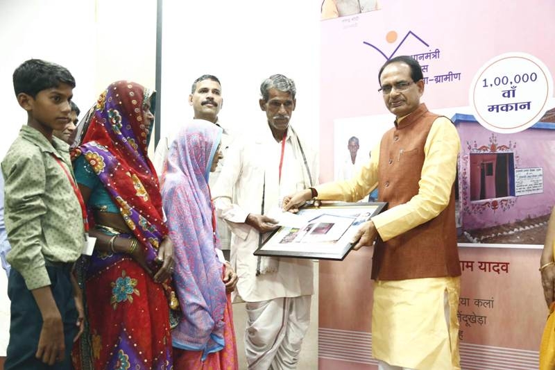 CM Chouhan Honours Beneficiaries under the PM Housing Scheme