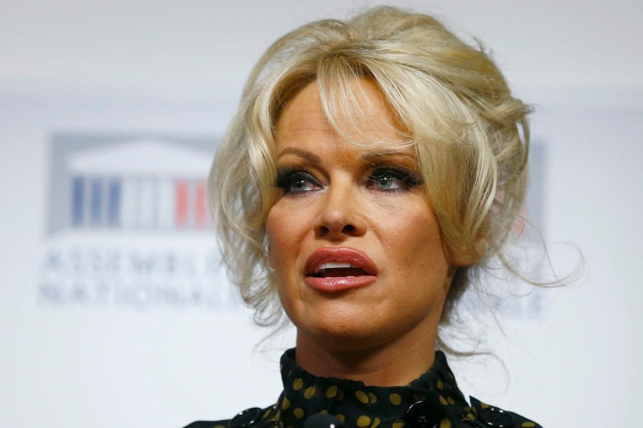  Pamela Anderson slams Kim in open letter 