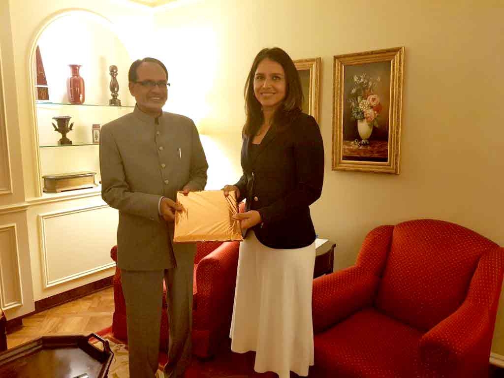 First Hindu member of US State Congress Smt. Tulsi meets CM Chouhan