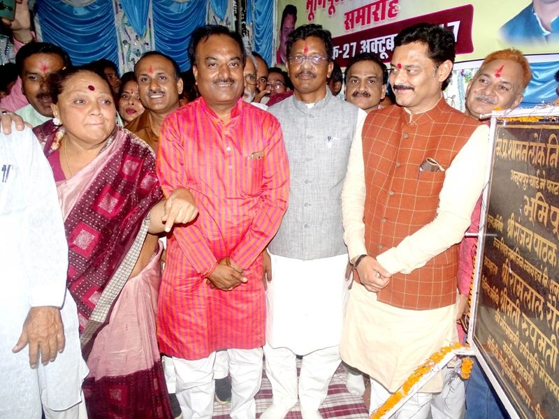 MoS Pathak performs bhoomi-pujan for flyover bridge